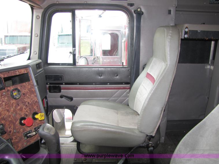 image for item 5046 1998 International Series 9400 semi truck