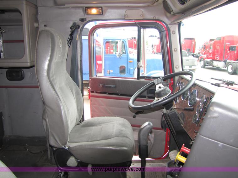 image for item 5046 1998 International Series 9400 semi truck