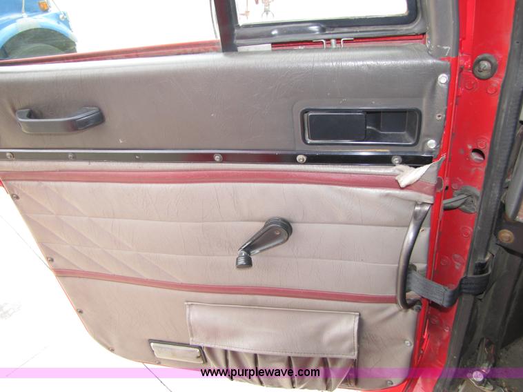 image for item 5046 1998 International Series 9400 semi truck