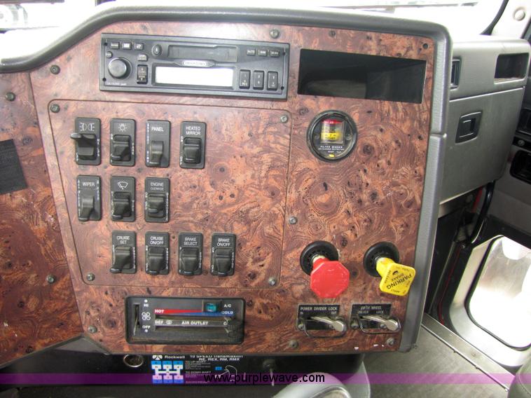 image for item 5046 1998 International Series 9400 semi truck