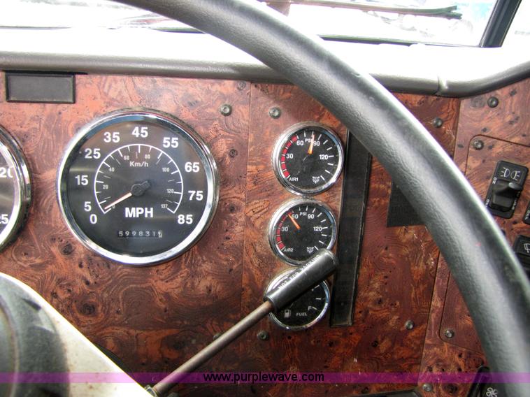 image for item 5046 1998 International Series 9400 semi truck