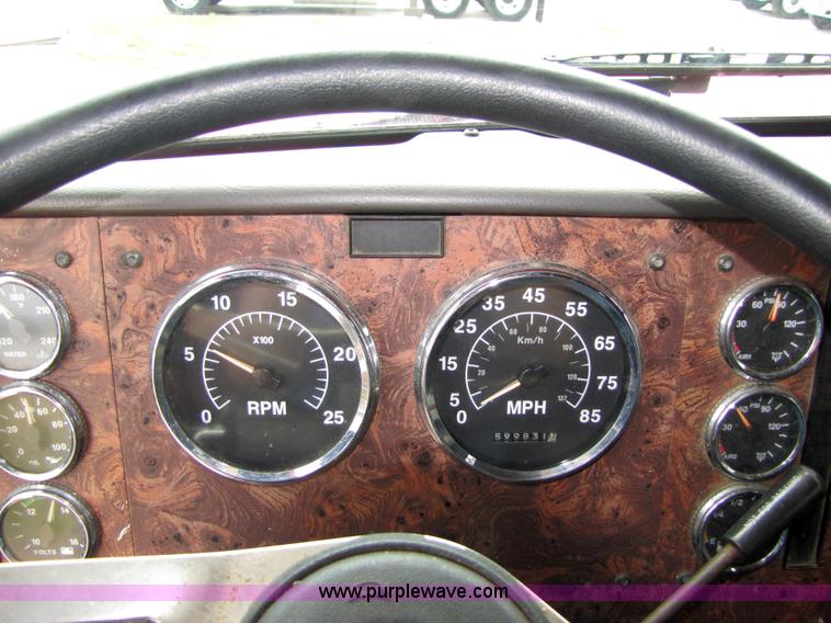 image for item 5046 1998 International Series 9400 semi truck