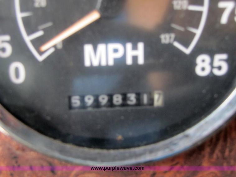 image for item 5046 1998 International Series 9400 semi truck