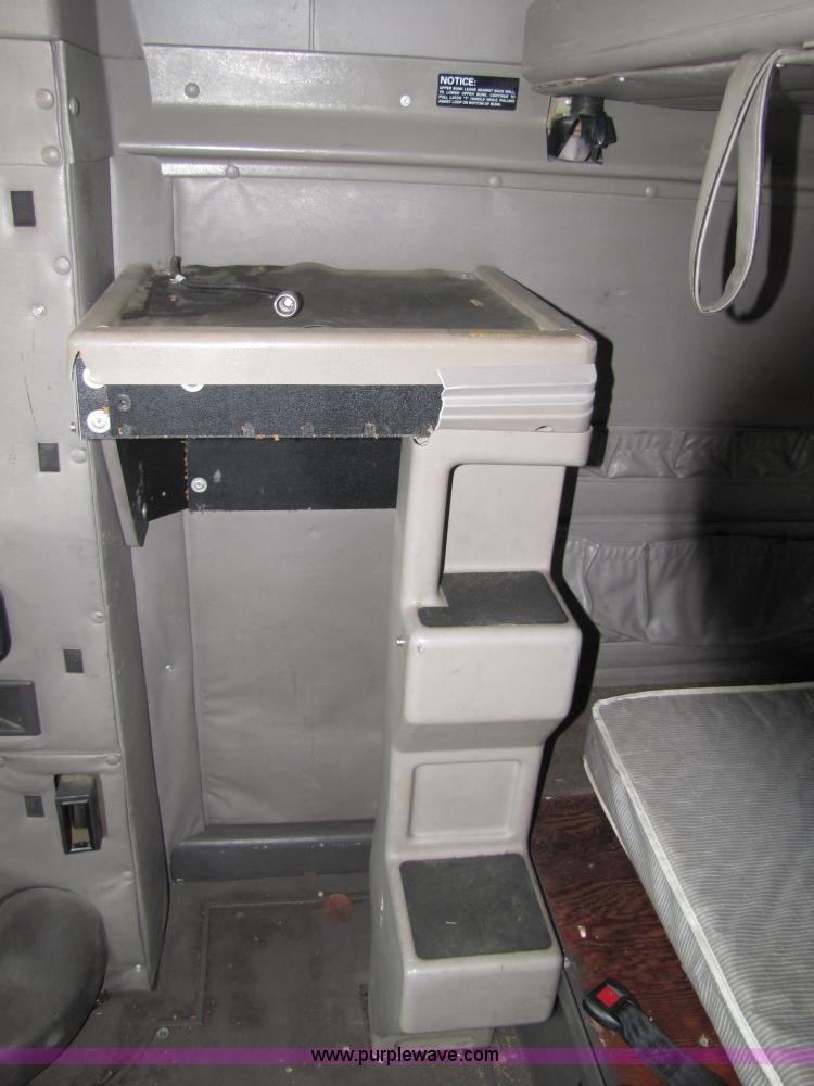 image for item 5046 1998 International Series 9400 semi truck