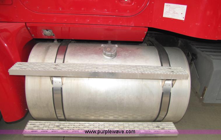 image for item 5046 1998 International Series 9400 semi truck