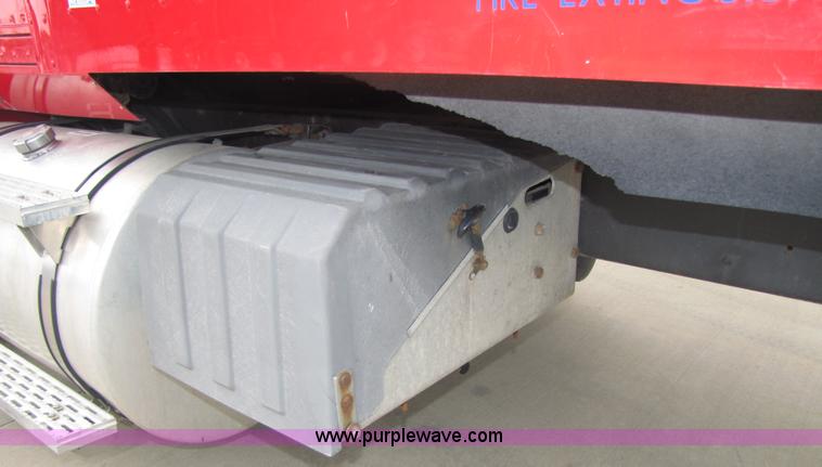 image for item 5046 1998 International Series 9400 semi truck