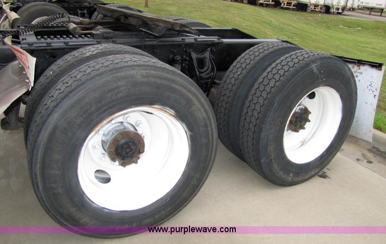 image for item 5046 1998 International Series 9400 semi truck