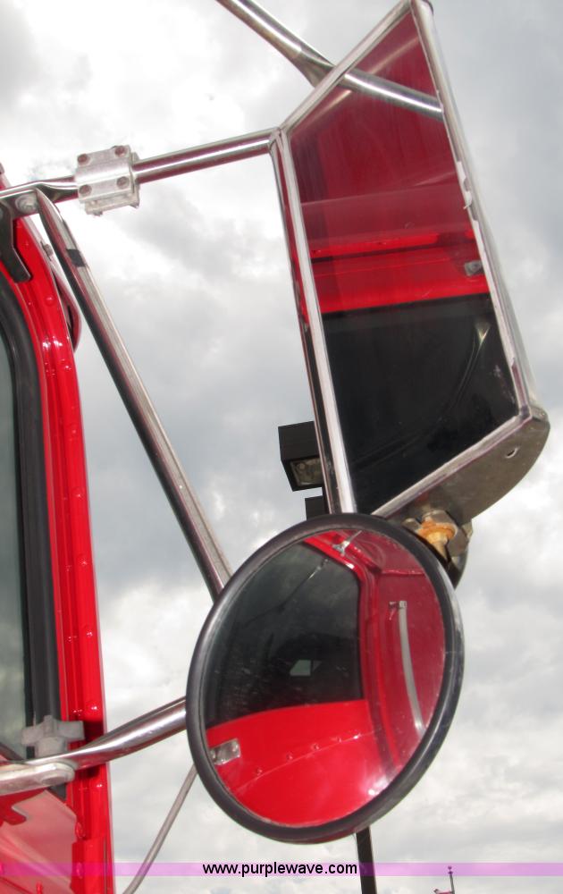 image for item 5046 1998 International Series 9400 semi truck