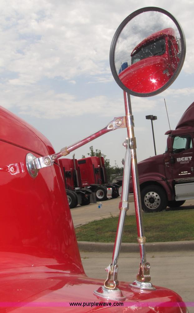 image for item 5046 1998 International Series 9400 semi truck