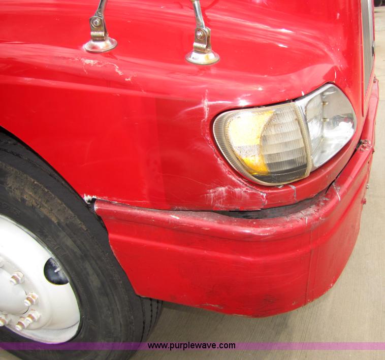 image for item 5046 1998 International Series 9400 semi truck