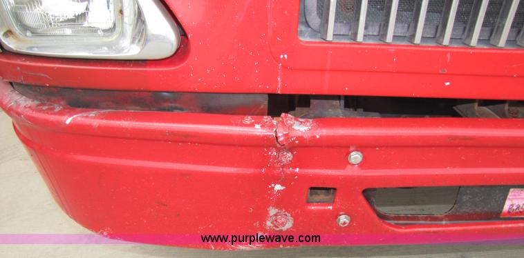 image for item 5046 1998 International Series 9400 semi truck