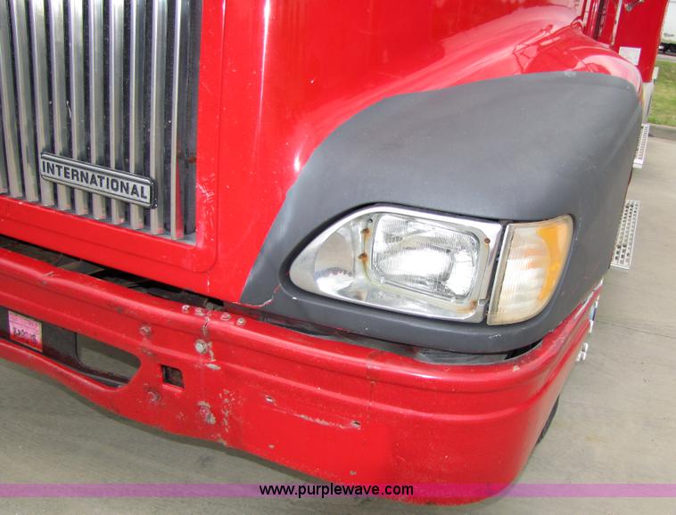 image for item 5046 1998 International Series 9400 semi truck