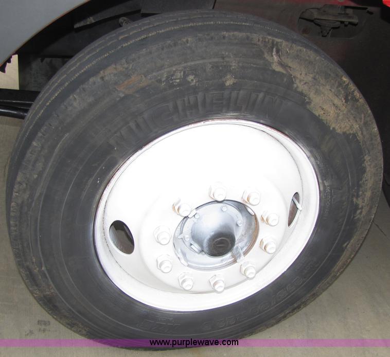 image for item 5046 1998 International Series 9400 semi truck