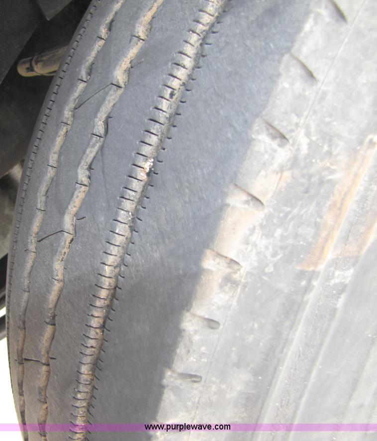 image for item 5046 1998 International Series 9400 semi truck