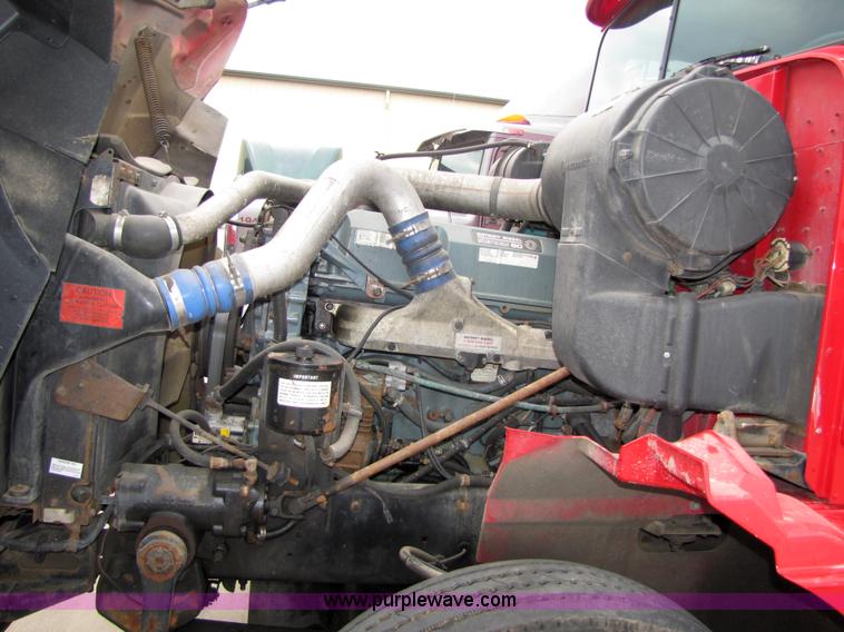 image for item 5046 1998 International Series 9400 semi truck