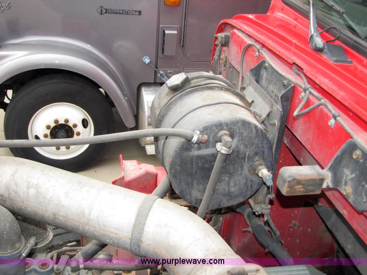 image for item 5046 1998 International Series 9400 semi truck