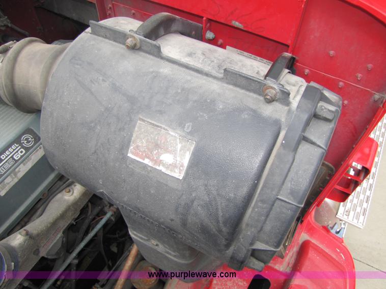 image for item 5046 1998 International Series 9400 semi truck