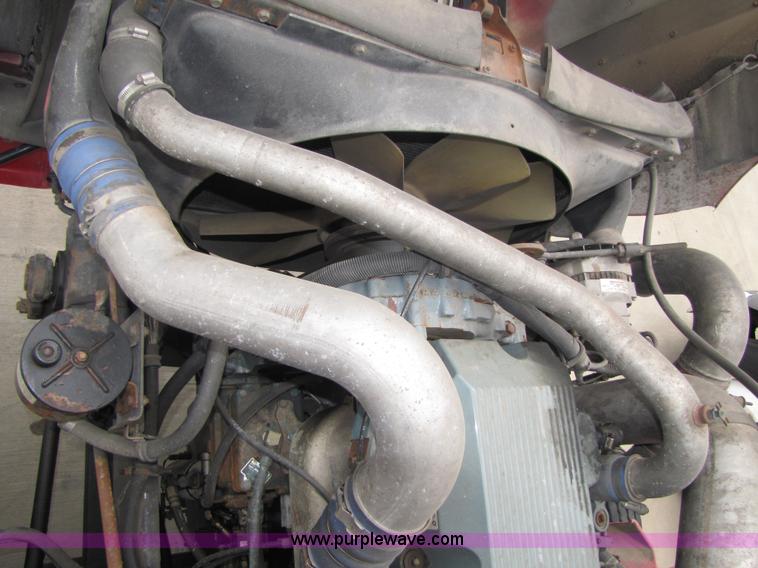 image for item 5046 1998 International Series 9400 semi truck