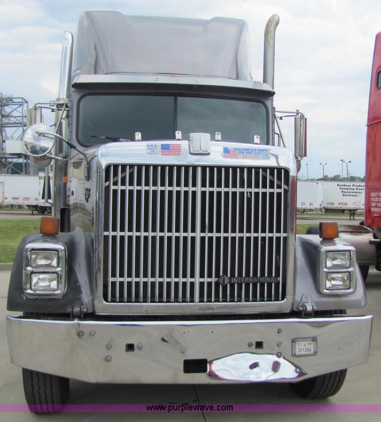 image for item 5047 1997 International Series 9400 semi truck