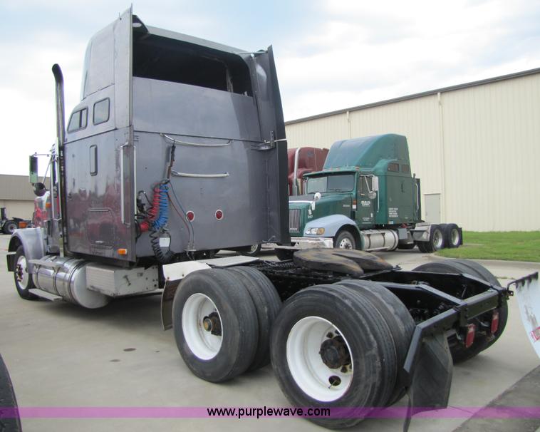 image for item 5047 1997 International Series 9400 semi truck