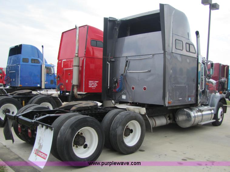 image for item 5047 1997 International Series 9400 semi truck