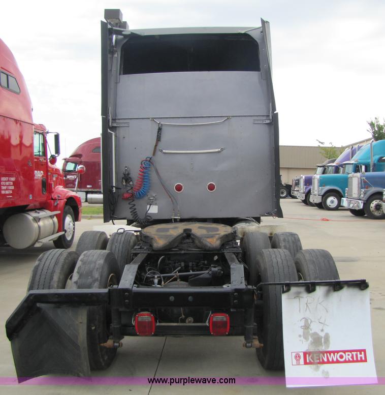 image for item 5047 1997 International Series 9400 semi truck