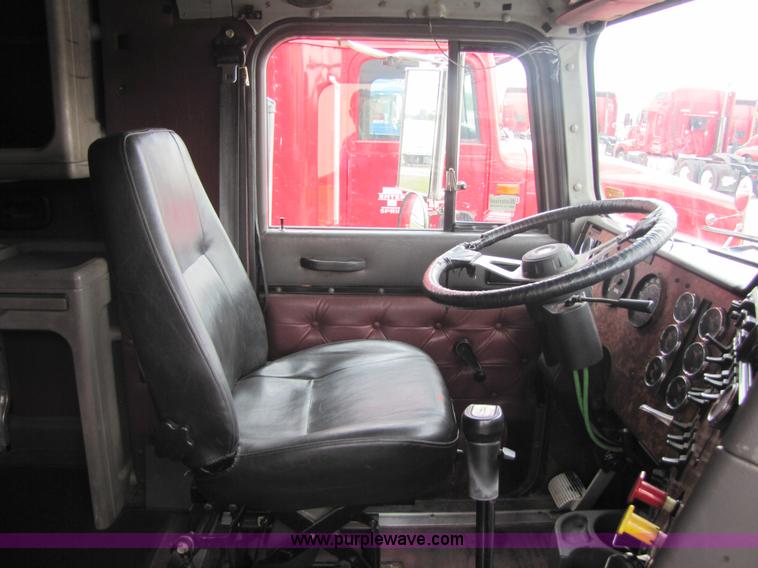 image for item 5047 1997 International Series 9400 semi truck