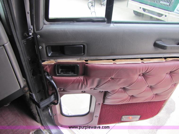 image for item 5047 1997 International Series 9400 semi truck