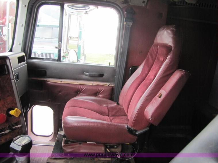 image for item 5047 1997 International Series 9400 semi truck