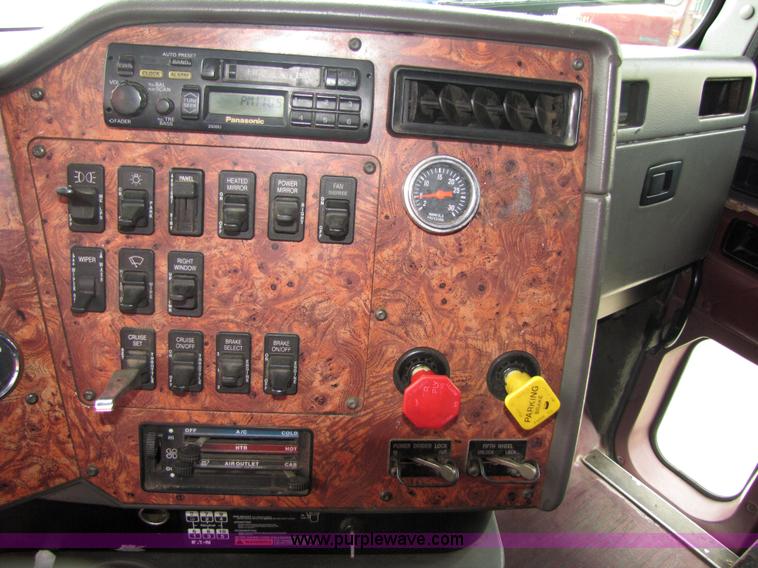 image for item 5047 1997 International Series 9400 semi truck