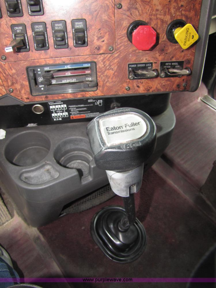 image for item 5047 1997 International Series 9400 semi truck