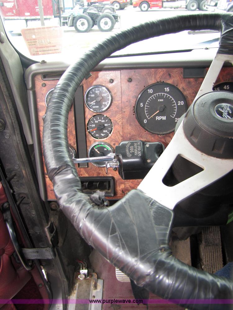 image for item 5047 1997 International Series 9400 semi truck