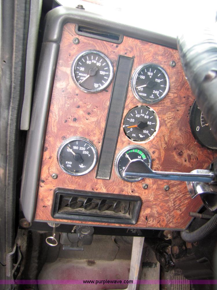 image for item 5047 1997 International Series 9400 semi truck