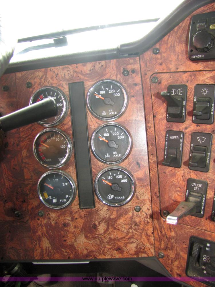 image for item 5047 1997 International Series 9400 semi truck