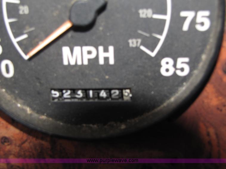 image for item 5047 1997 International Series 9400 semi truck