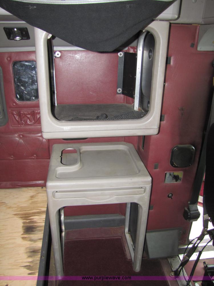 image for item 5047 1997 International Series 9400 semi truck