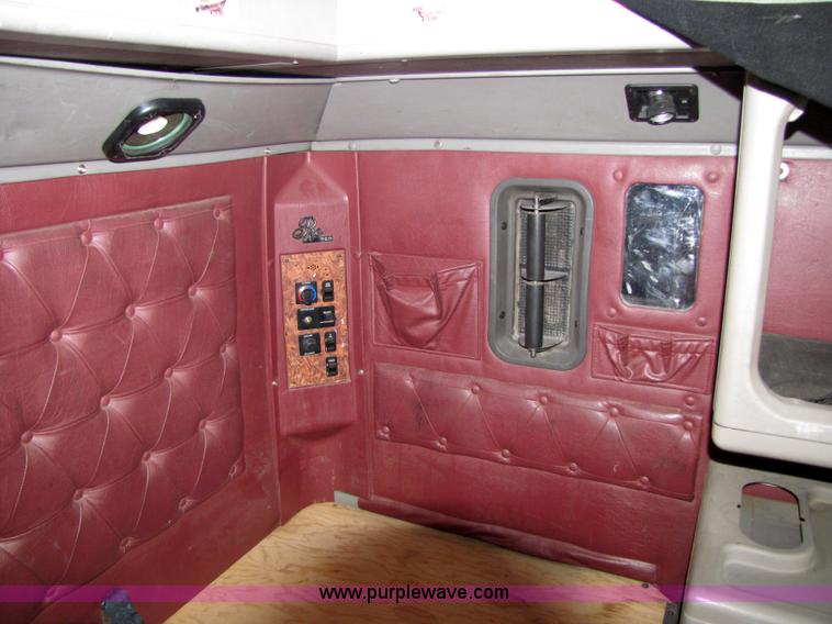 image for item 5047 1997 International Series 9400 semi truck