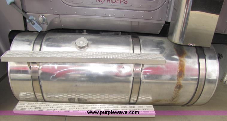 image for item 5047 1997 International Series 9400 semi truck