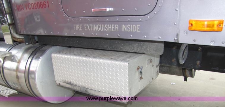 image for item 5047 1997 International Series 9400 semi truck