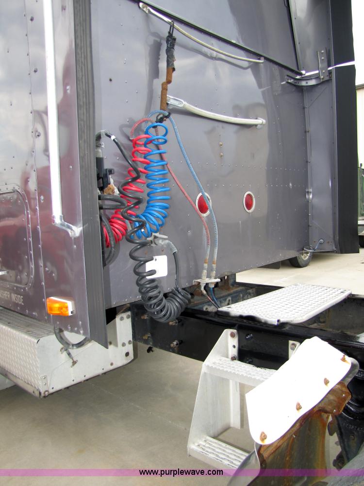 image for item 5047 1997 International Series 9400 semi truck