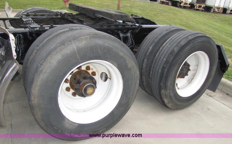 image for item 5047 1997 International Series 9400 semi truck