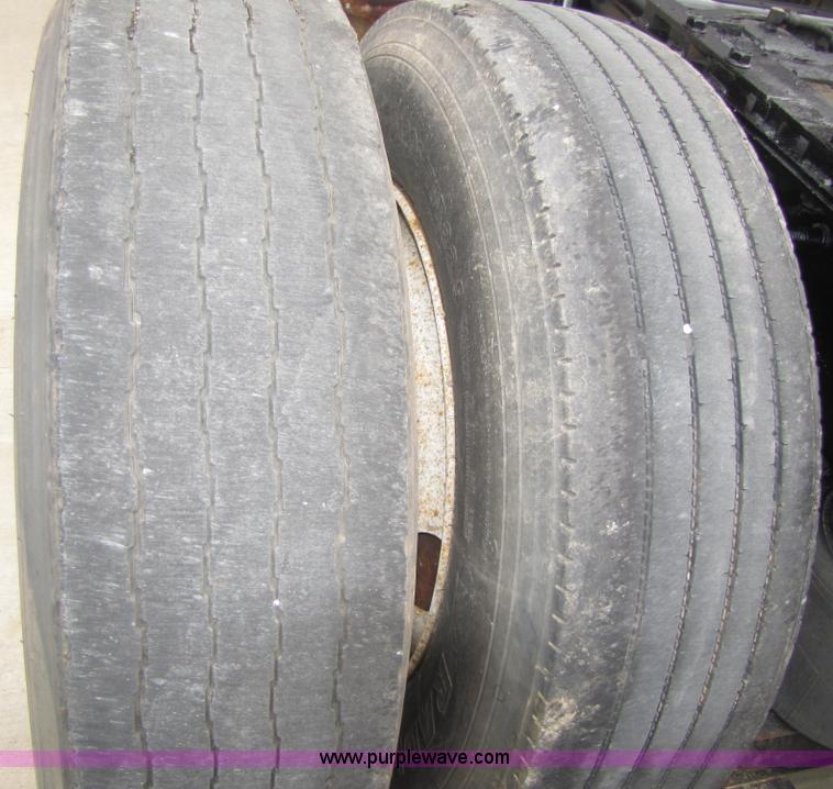 image for item 5047 1997 International Series 9400 semi truck