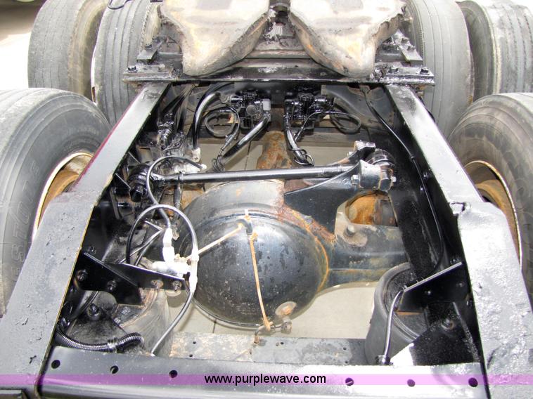 image for item 5047 1997 International Series 9400 semi truck