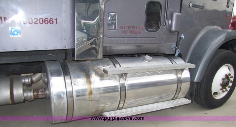 image for item 5047 1997 International Series 9400 semi truck