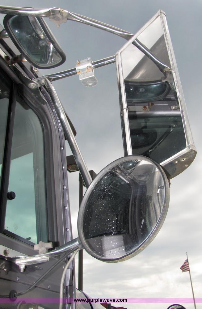 image for item 5047 1997 International Series 9400 semi truck