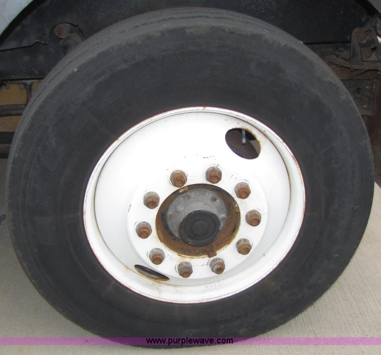 image for item 5047 1997 International Series 9400 semi truck