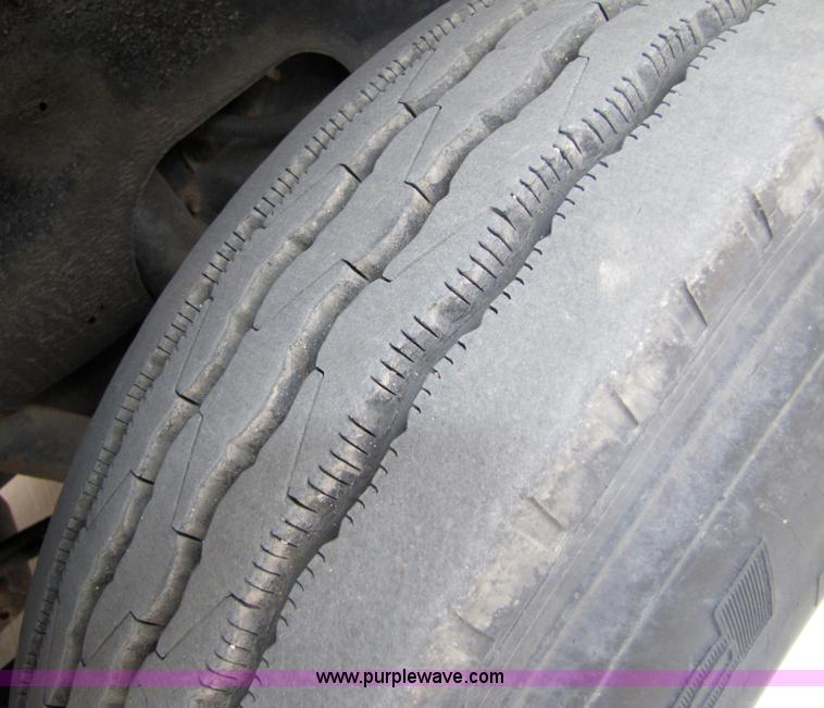 image for item 5047 1997 International Series 9400 semi truck