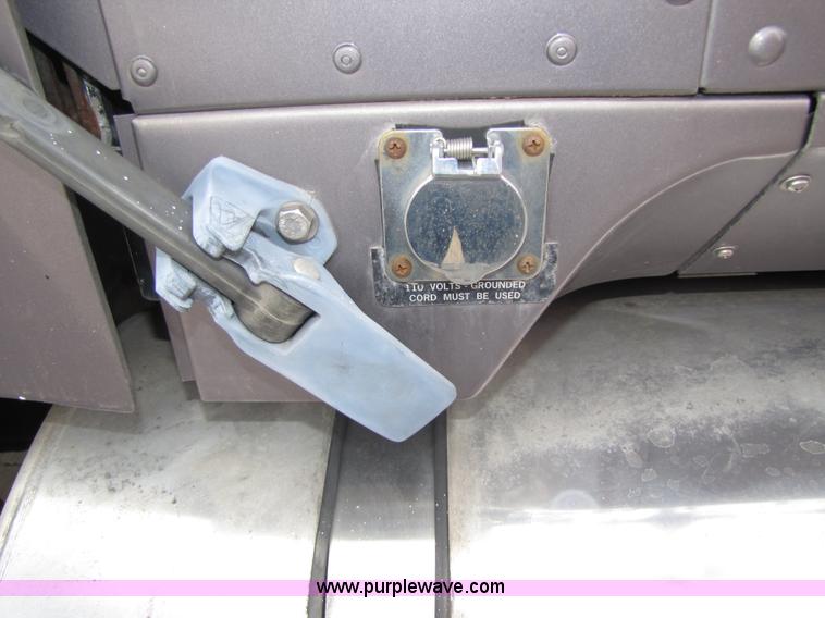 image for item 5047 1997 International Series 9400 semi truck