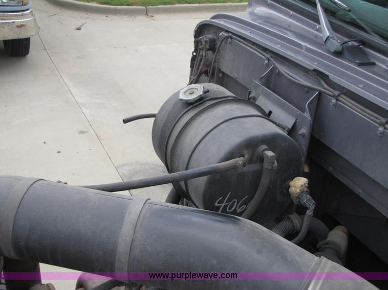 image for item 5047 1997 International Series 9400 semi truck