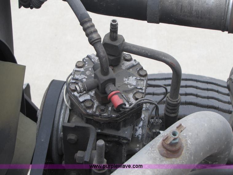 image for item 5047 1997 International Series 9400 semi truck